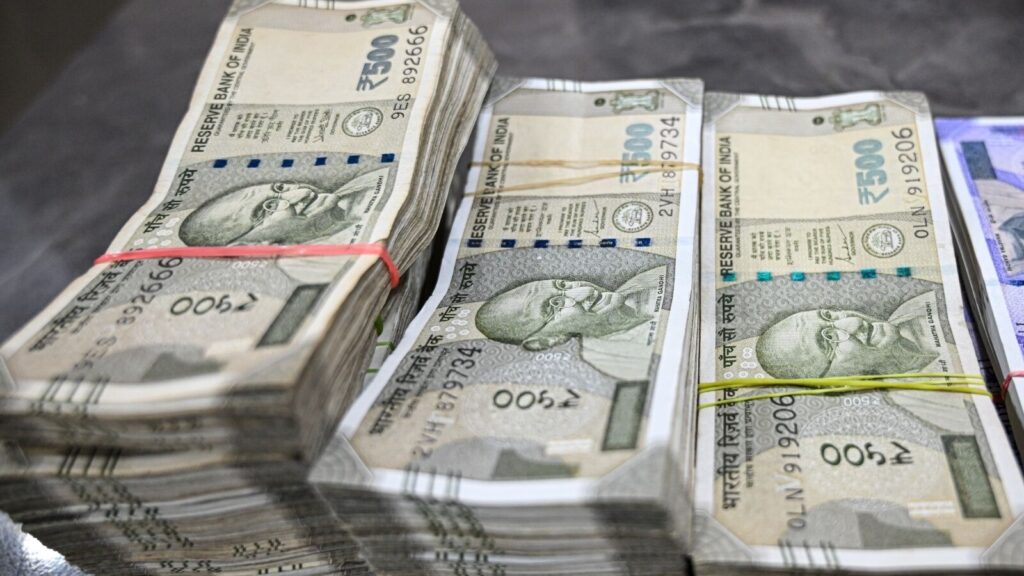 Rupee Set to Extend Slump to Record Lows on India Rate-Cut Bets